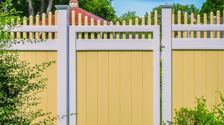 Semi-private vinyl picket fence