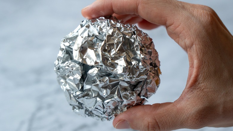 How to Use Aluminum Foil: Food, Cleaning, Crafts