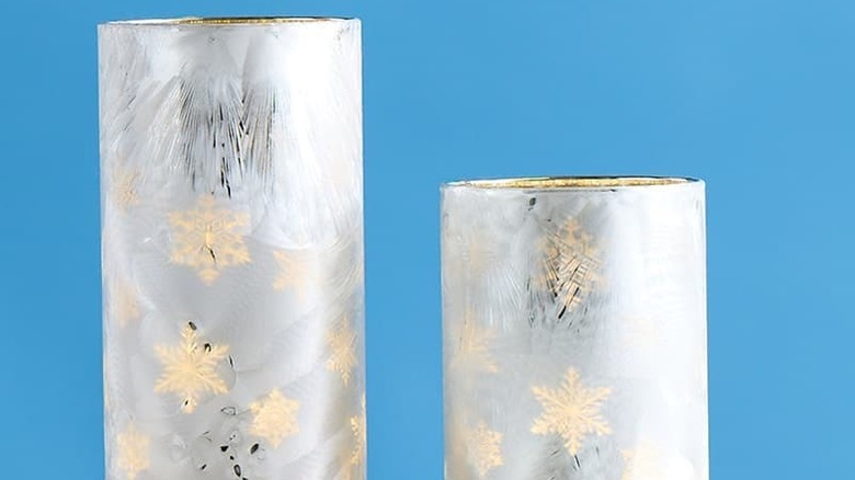 Large and small snow flurry lamps