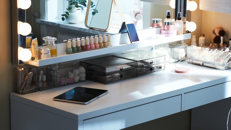 MOSSLANDA Picture Ledge on makeup vanity