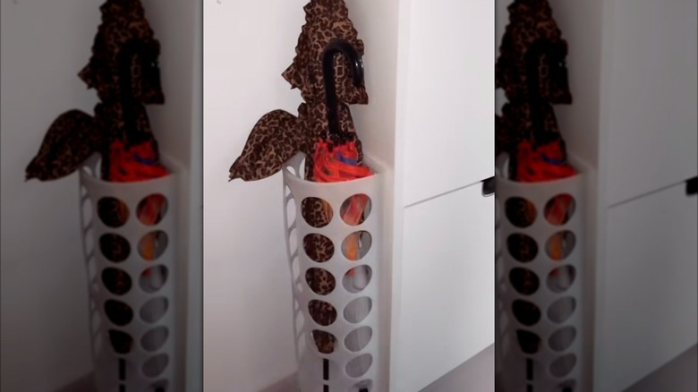 IKEA VARIERA holding umbrellas