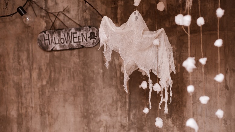 cheesecloth ghost decor