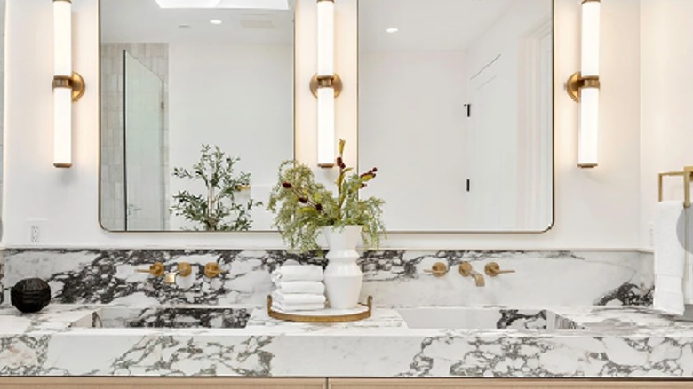 Arabescato vein bathroom counter