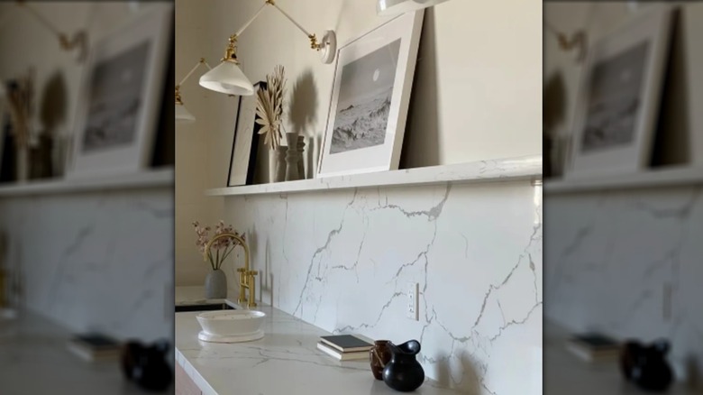 Kitchen with tree-veined quartz counter and backsplash