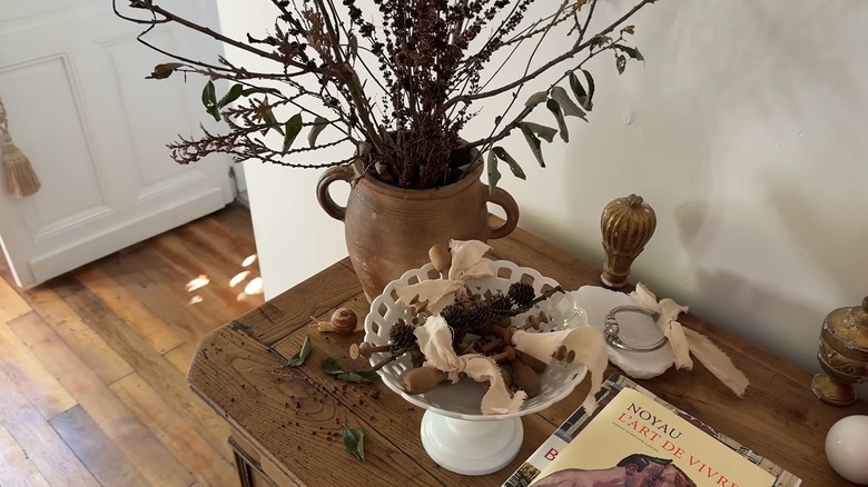 Dried flowers on a wood table