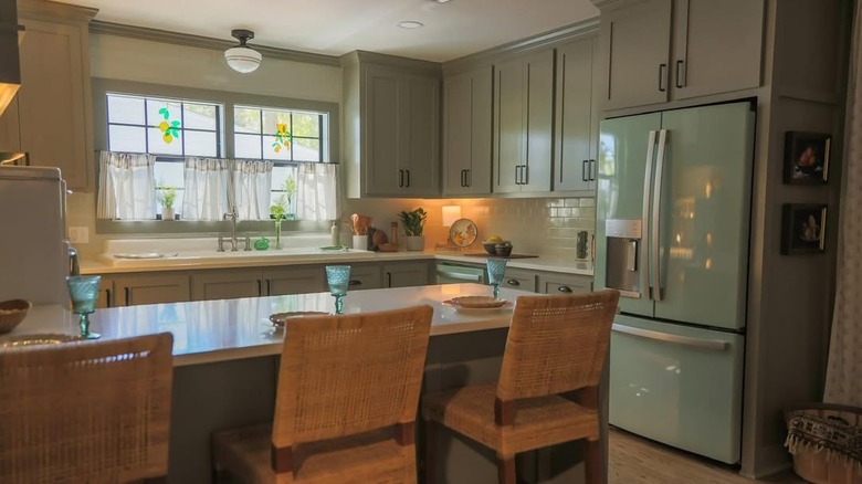 Vinyl wrapped fridge matches kitchen cabinet color