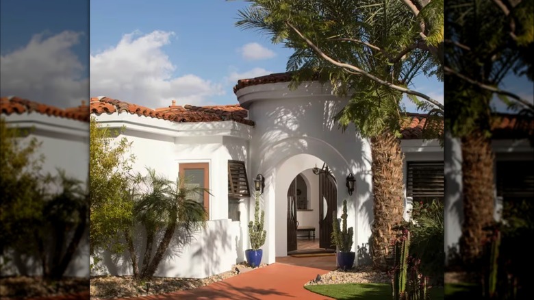 Mediterranean-style white and terracota home