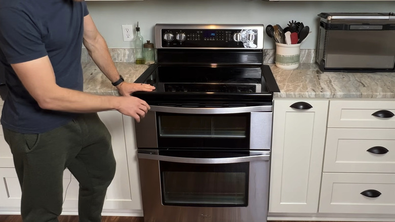 Whirlpool's 30-inch Glass Top 5-burner Convection Oven