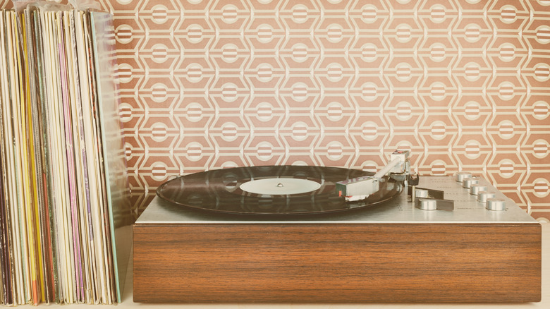 1970s geometric design wallpaper