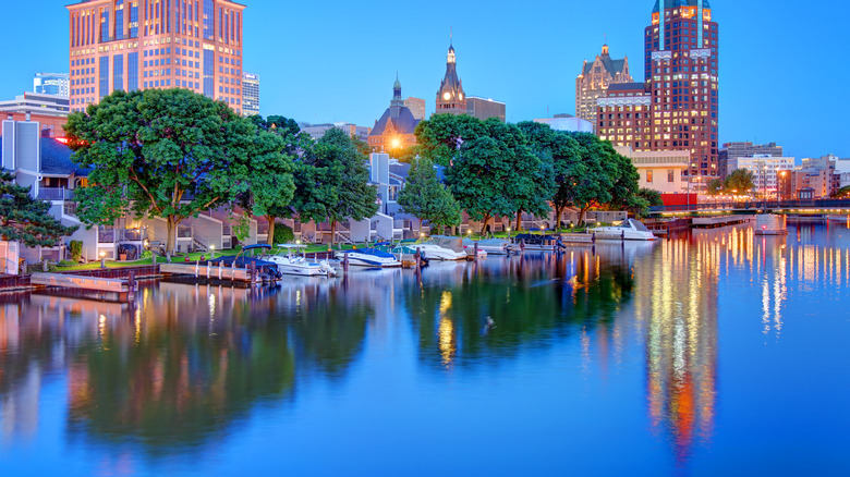 Skyline view of Milwaukee at night