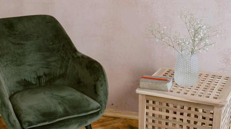 Room with blush pink limewash wall