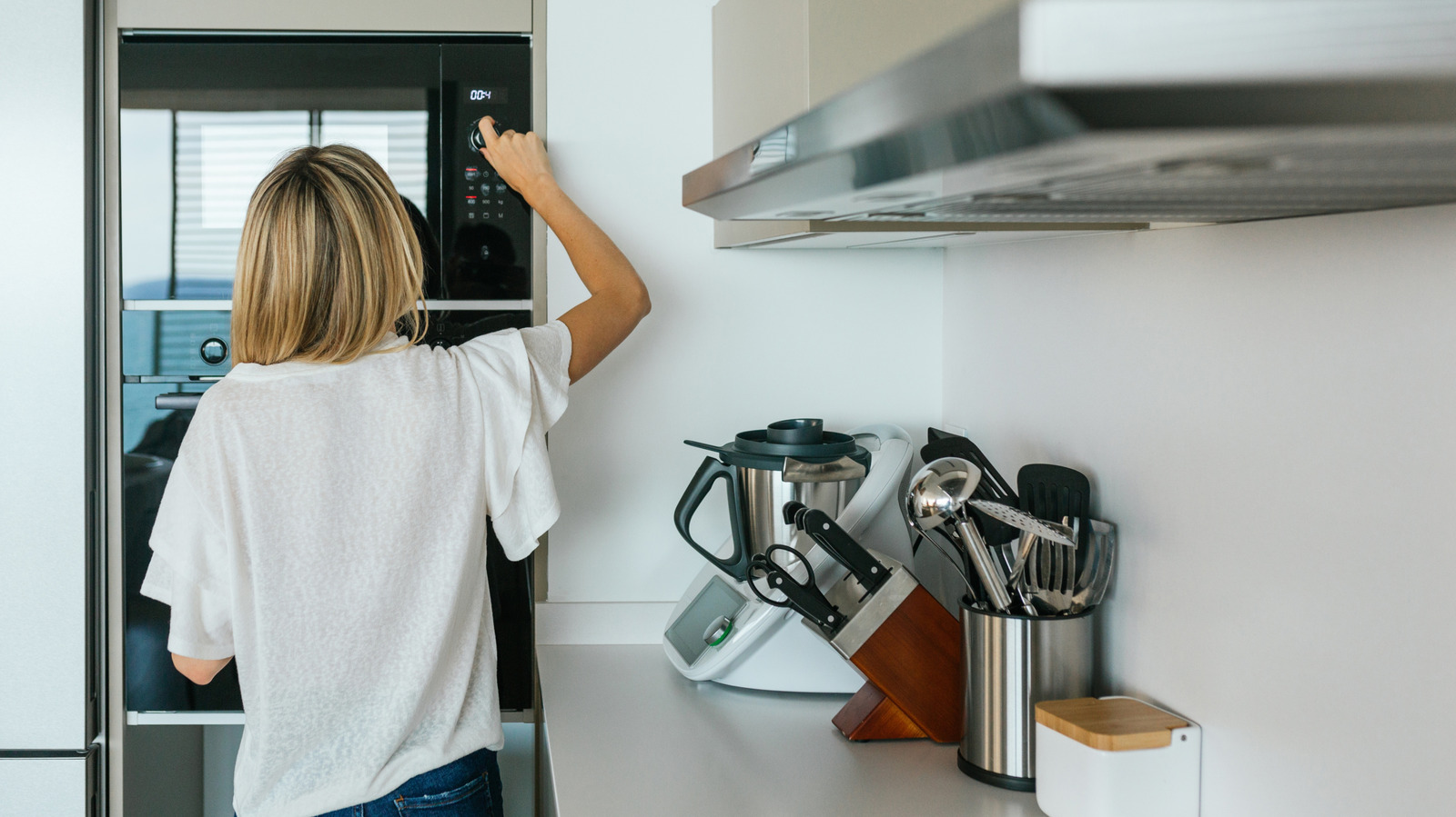 10 Old-School Appliance Styles To Avoid In Your Kitchen