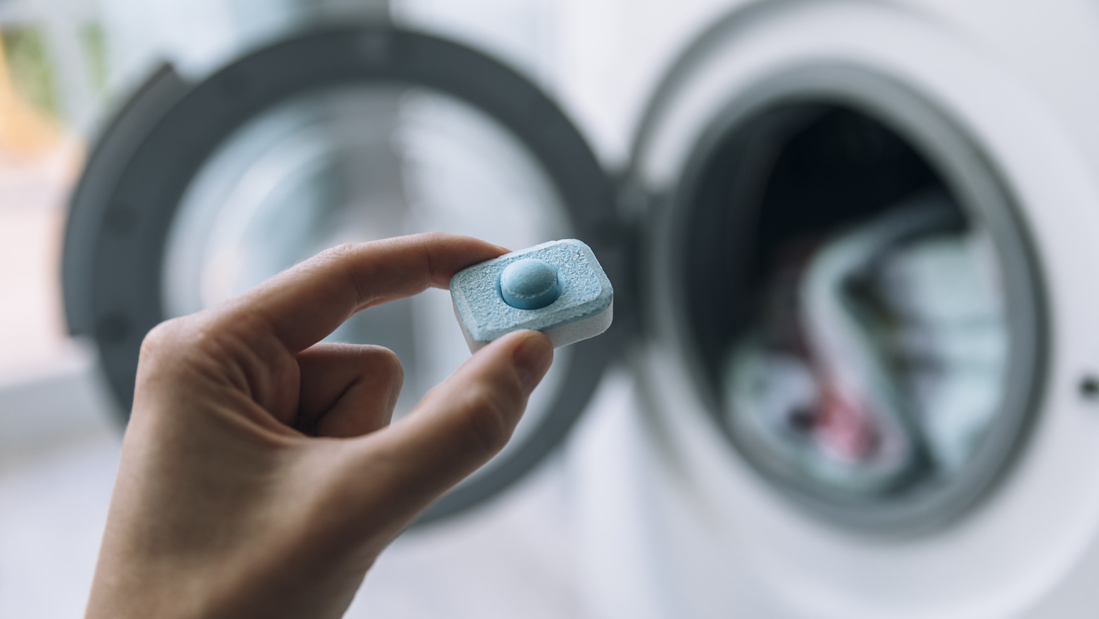 10 Mistakes Everyone Makes When Using Laundry Pods (And How ...