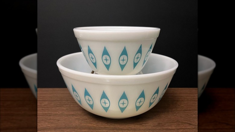 Pyrex Hot 'N' Cold Chip and Dip Set AKA Atomic Eyes pattern