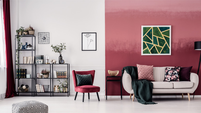 A living room with pink ombre wall