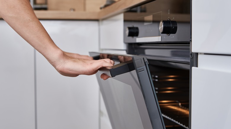 Never Ignore These Signs From Your Old Toaster Oven