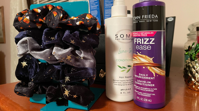 Bookend with hair scrunchies on it