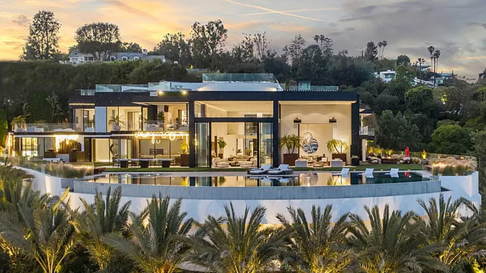10 Stunning Million Dollar Homes In La