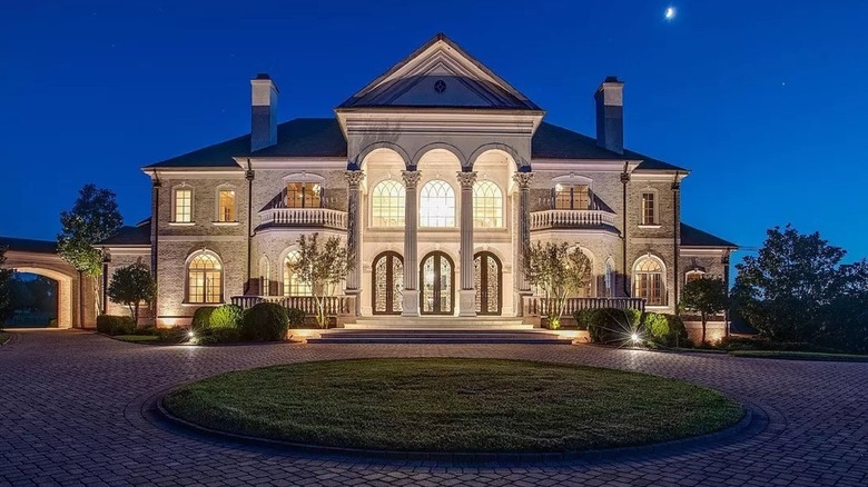 lit up mansion in Tennessee