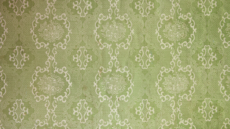Green patterned wallpaper