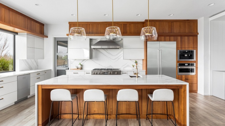 Modern marble and wood kitchen