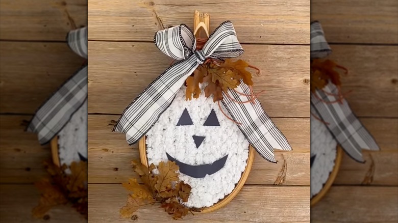 Jack-o'-lantern wreath made from tennis racket