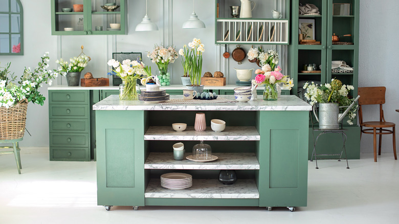 Green kitchen cabinets