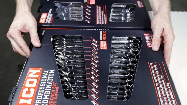 A person showing the Icon Anti-Slip Grip Professional Metric Set