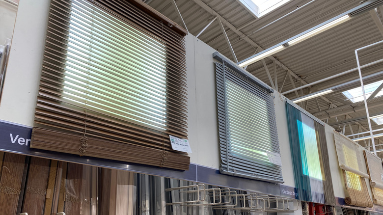 A variety of different types of blinds on display in a home improvement store