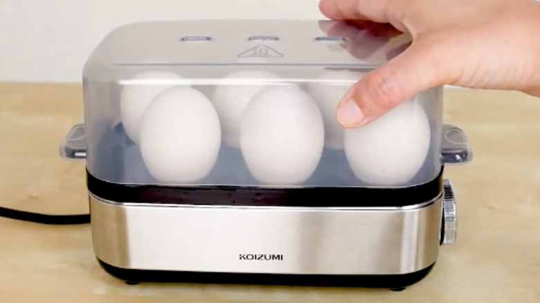 close up of the Koizumi Egg Steamer Plus in use