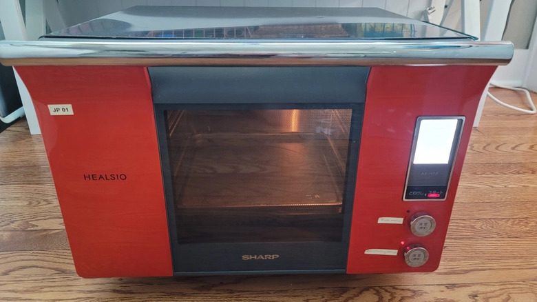 Healsio oven on wooden table