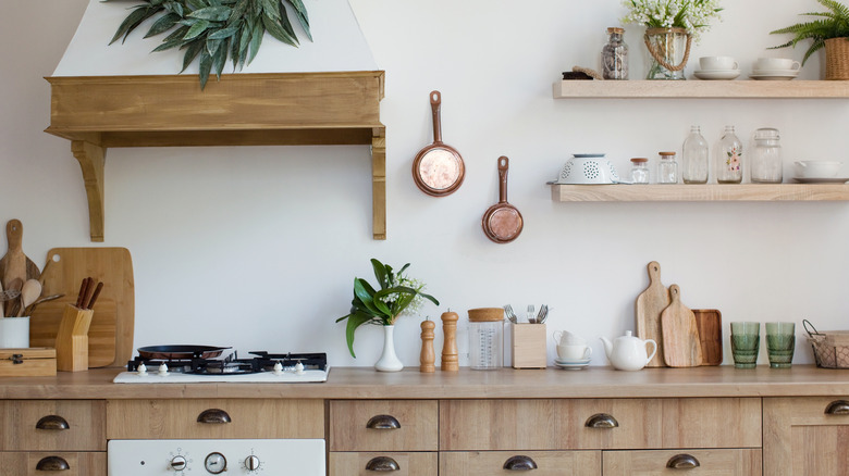 wood cabinets and range hood