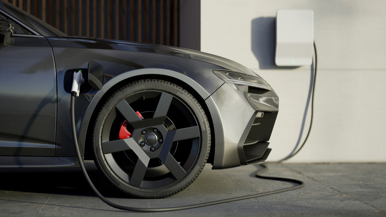 Vehicle being powered by electric also powering home