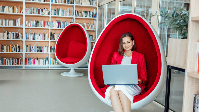 Pod chairs
