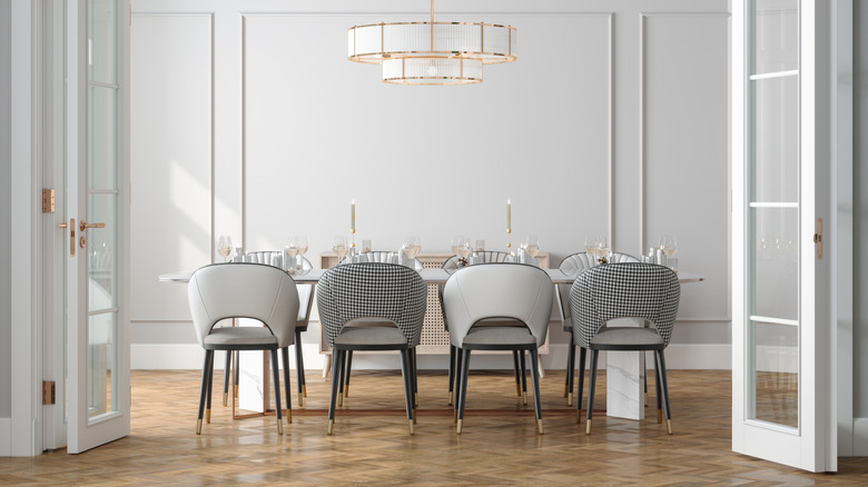 A very light and airy dining space