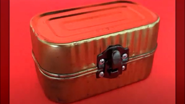 Two sardine cans connected by hinges and a clasp become a mini case.