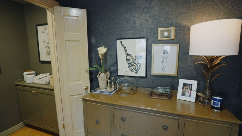 The geode-style wallpaper Erin Napier selected for a feature wall on an episode of "Home Town."