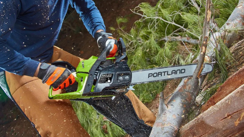 Portland's 42-cubic centimeter 18-inch Gas-Powered Chainsaw