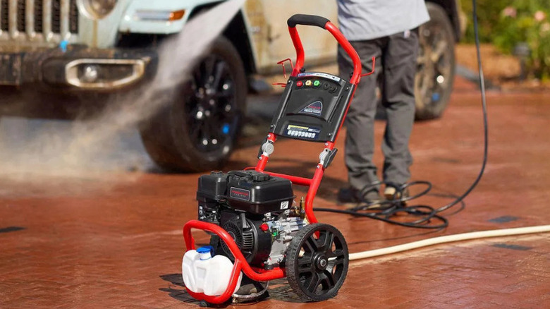 Predator's 3200 PSI, 2.8 GPM, 6.8 HP (223cc) Pressure Washer