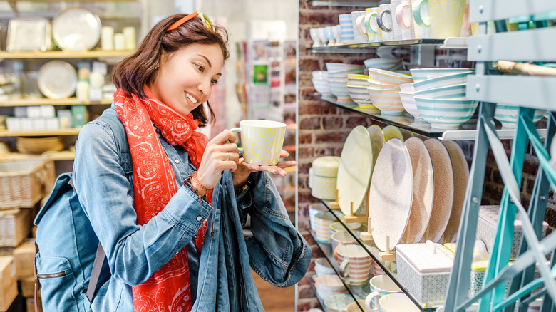 woman shopping for mug and dinnerware