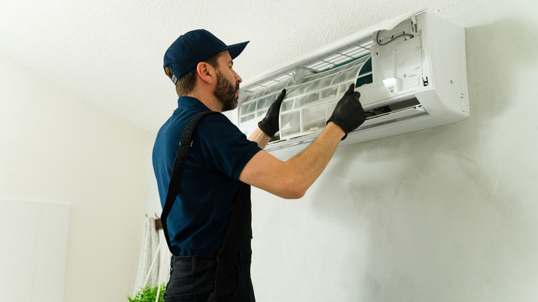 Cleaning air conditioner filter