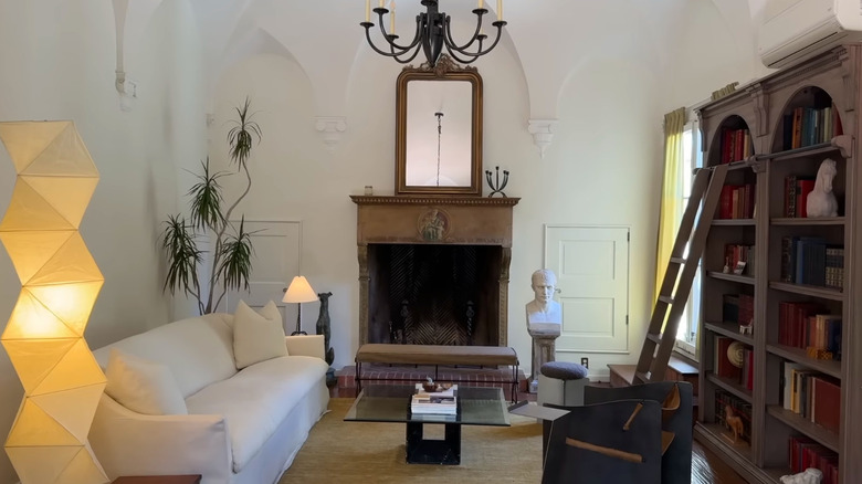 A couch and fireplace in a room.