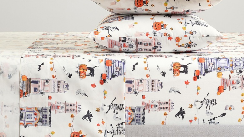 Halloween sheets and pillows