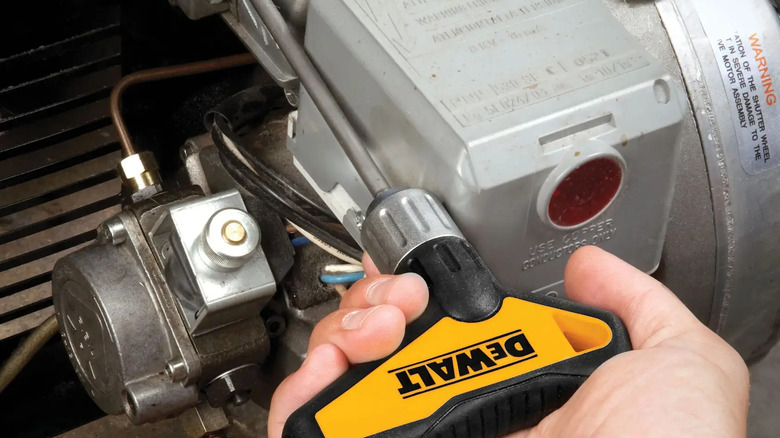 DeWalt's 31-piece SAE/Metric Ratcheting T-Handle Hex Key Set
