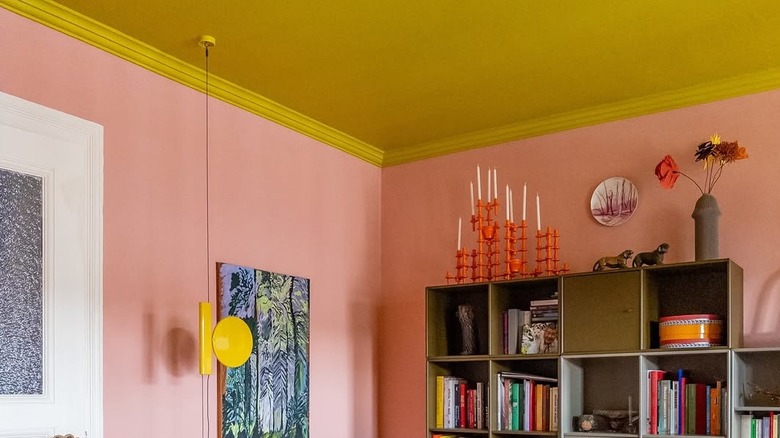 Pale pink walls with chartreuse ceiling in living room.