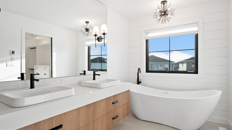 A clean bathroom