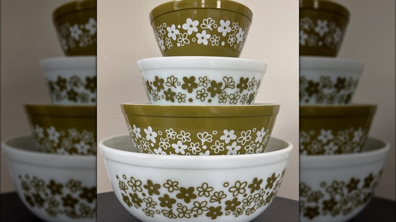 A set of green and white vintage Pyrex Spring Blossom mixing bowls