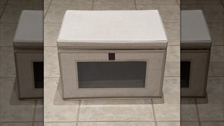 A 35-liter Closet Organizer from CABIBOX on a tiled floor
