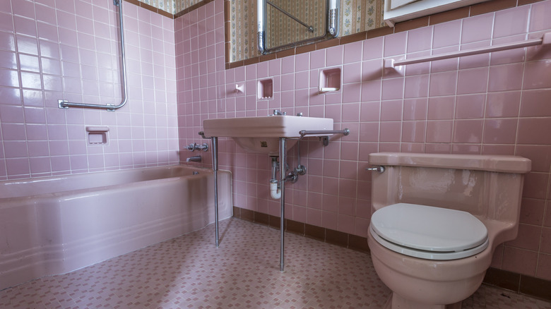 All pink bathroom with pink plumbing fixtures