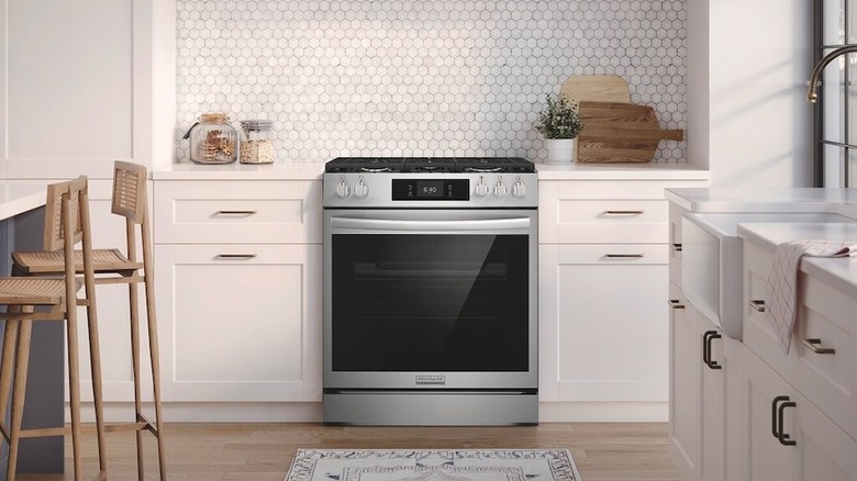 a Frigidaire Gallery gas range perfect for making pizzas